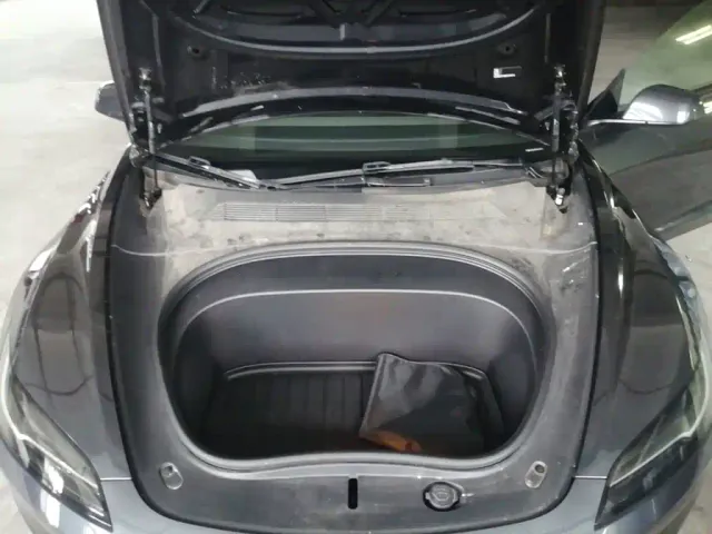 Tesla Model 3 — Фото автомобиля 19