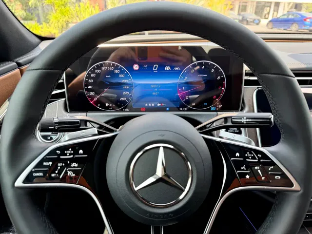 Mercedes-Benz E-Class — Фото автомобиля 16