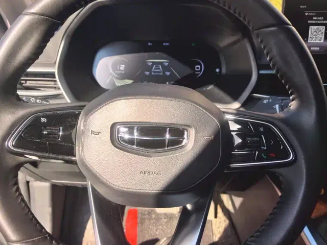 Geely Emgrand — Фото автомобиля 15