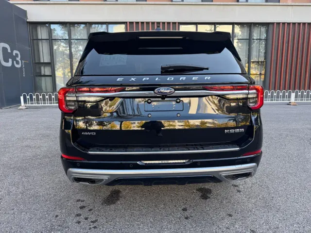 Ford Explorer — Фото автомобиля 6