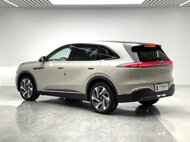 Buick Zhijing E7 — Фото автомобиля 4