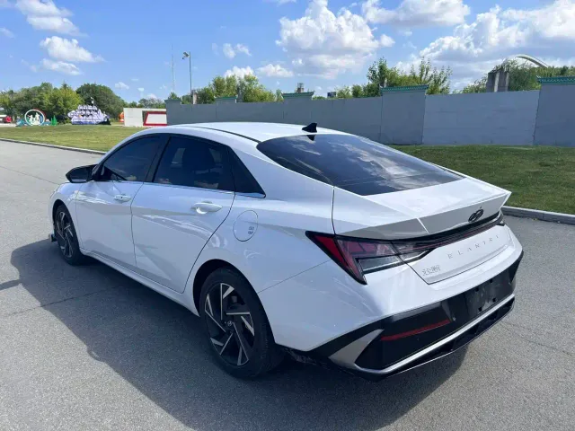 Hyundai Elantra — Фото автомобиля 13