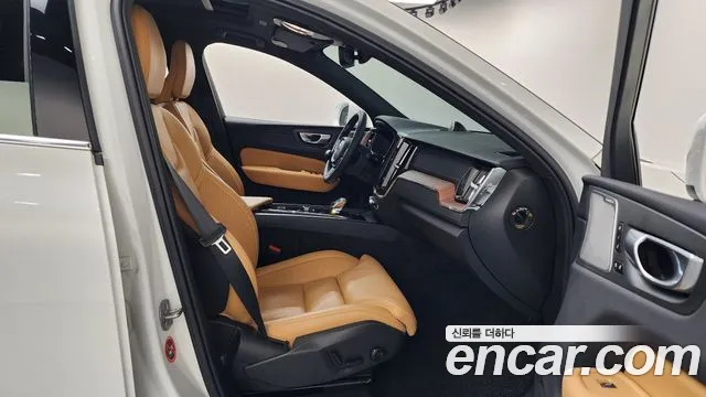 Вольво XC60 — Фото автомобиля 17