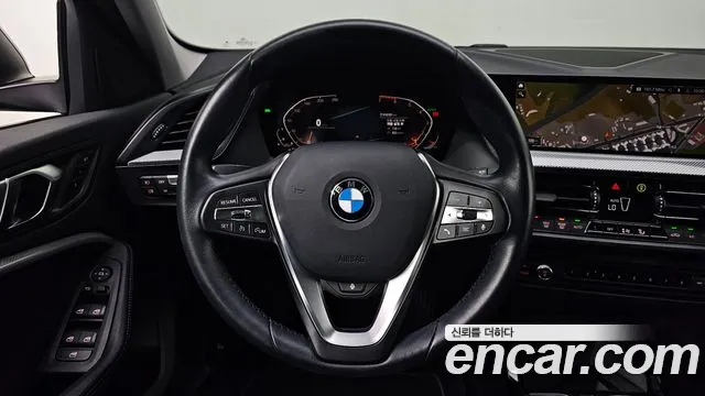 BMW 1 Series F40 — Фото автомобиля 14