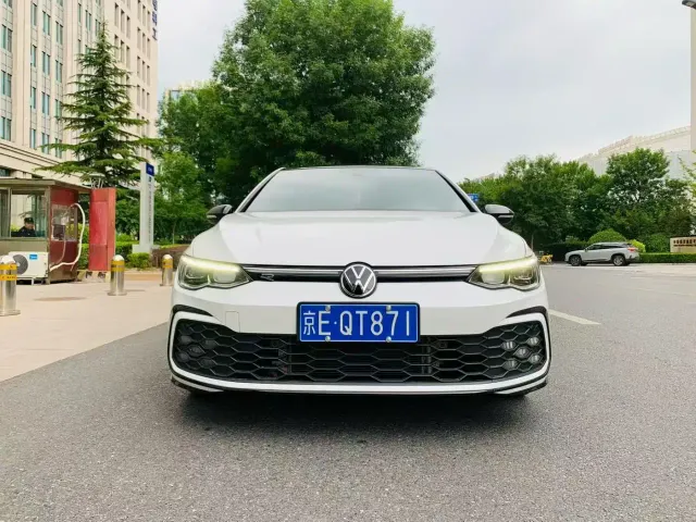 Volkswagen Golf — Фото автомобиля 2