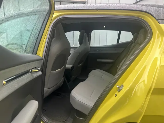 Volvo EX30 — Фото автомобиля 9