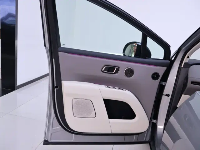 Li Auto i8 — Фото автомобиля 18