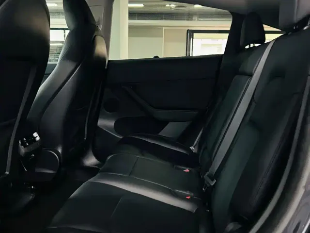 Tesla Model Y — Фото автомобиля 6