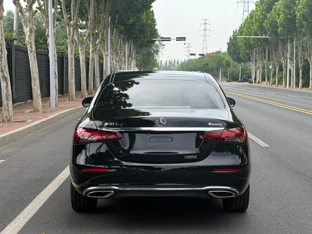 Mercedes-Benz E-Class — Фото автомобиля 4