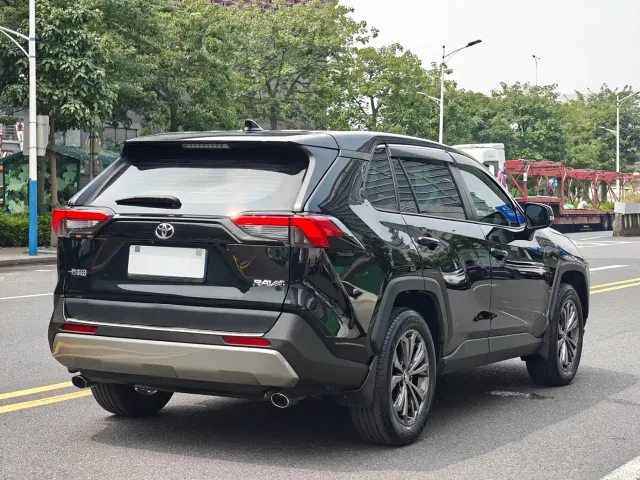Toyota RAV4 — Фото автомобиля 7