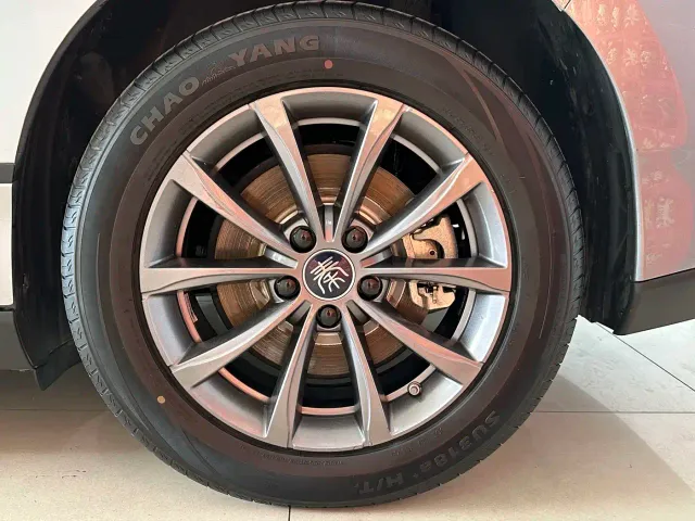 BYD Qin L — Фото автомобиля 8
