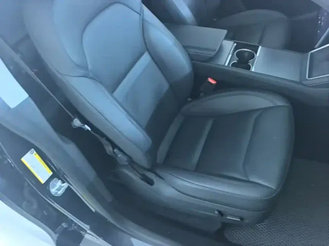Tesla Model Y — Фото автомобиля 24