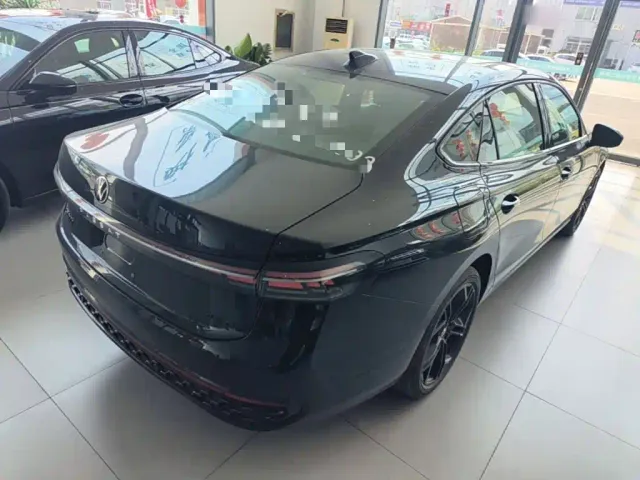 Volkswagen Passat — Фото автомобиля 6