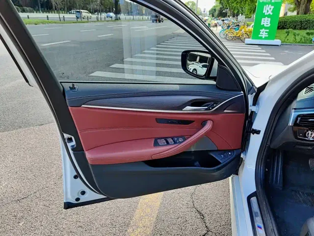 BMW 5 Series — Фото автомобиля 6