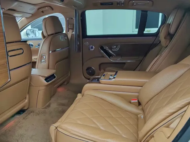 Zunjie Zunjie S800 2025 Model Extended Range Starlight Executive Edition 4-seater — Фото автомобиля 5