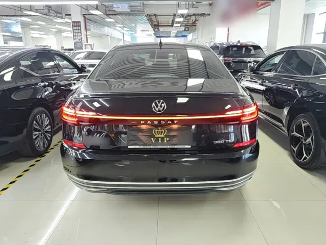 Volkswagen Passat — Фото автомобиля 5