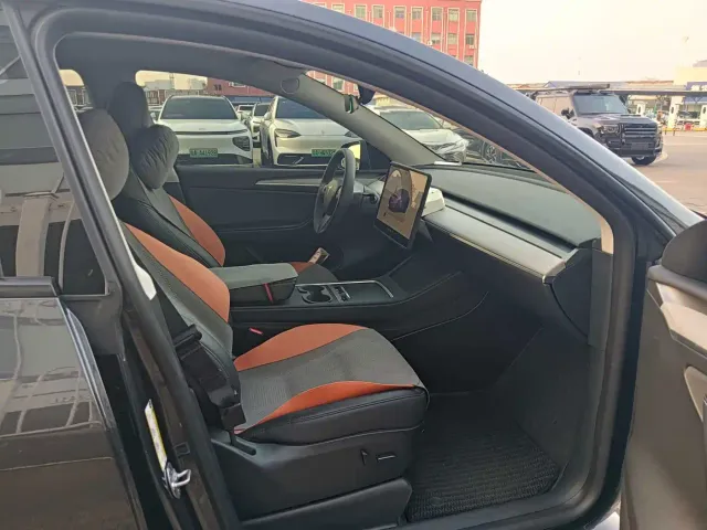 Tesla Model Y — Фото автомобиля 13