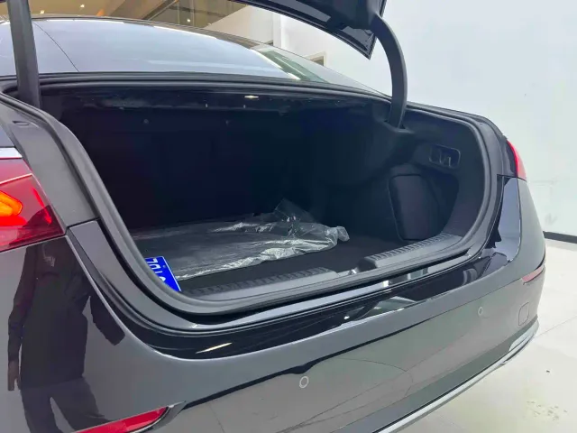 Mercedes-Benz E-Class — Фото автомобиля 23