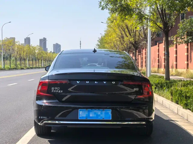 Volvo S90 — Фото автомобиля 5