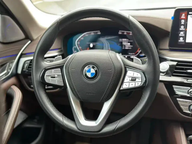 BMW 5 Series — Фото автомобиля 13