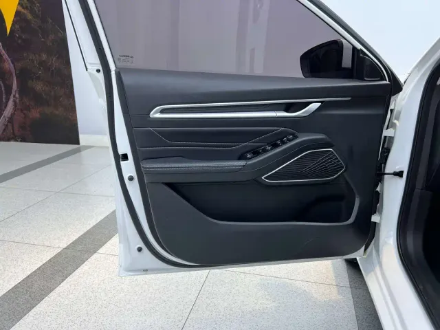 Geely Emgrand — Фото автомобиля 12