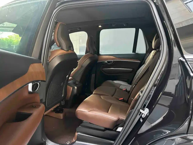 Volvo XC90 — Фото автомобиля 3