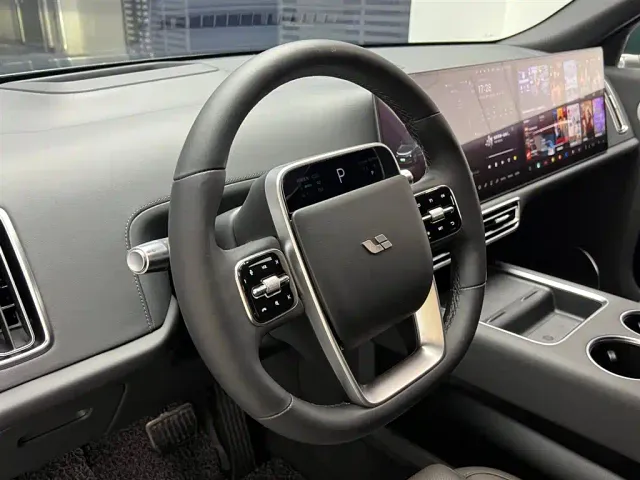 Li Auto L9 — Фото автомобиля 7