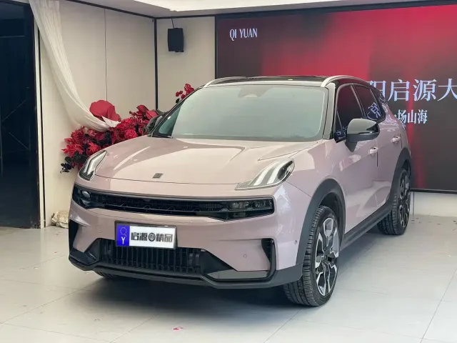 Фотография автомобиля — Lynk & Co 06
