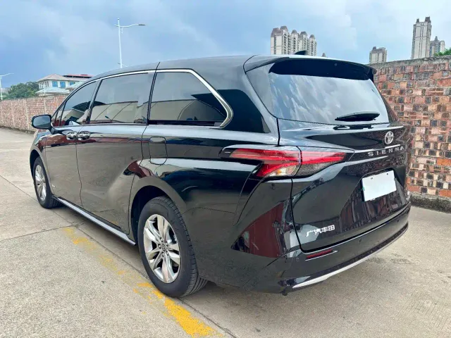 Toyota Sienna — Фото автомобиля 6