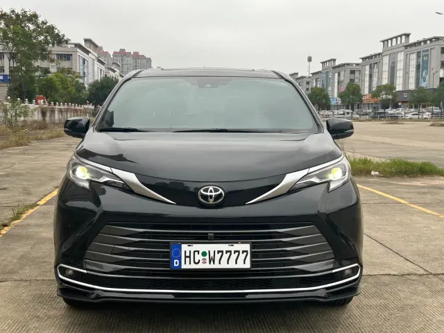 Фотография автомобиля — Toyota Sienna