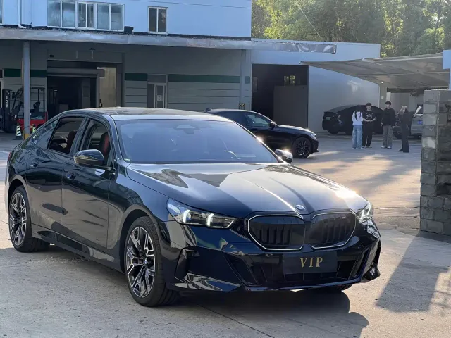 Фотография автомобиля — BMW 5 Series