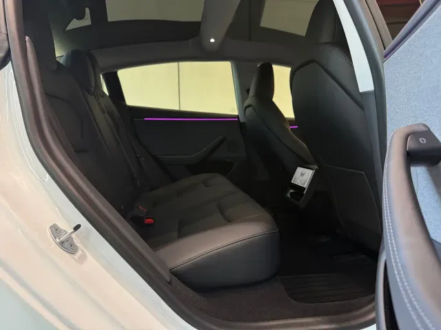 Tesla Model 3 — Фото автомобиля 11