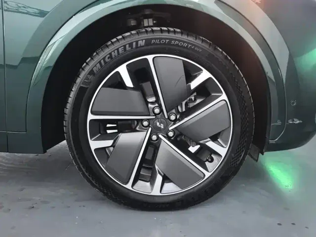 Li Auto L7 — Фото автомобиля 6