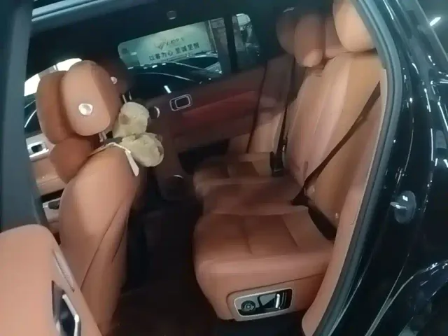 Li Auto L7 — Фото автомобиля 16