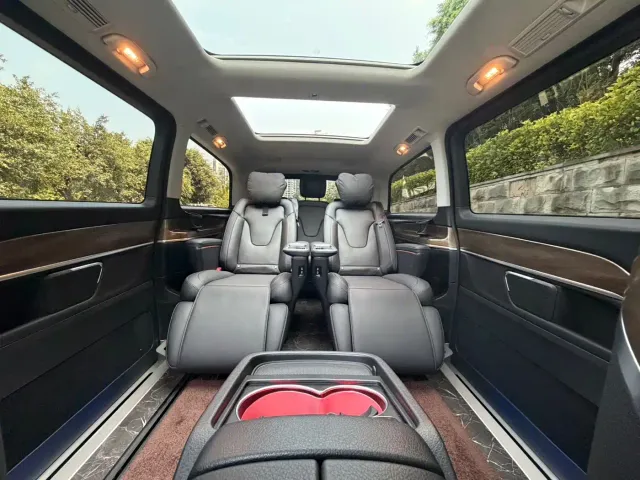 Mercedes-Benz V-Class — Фото автомобиля 16