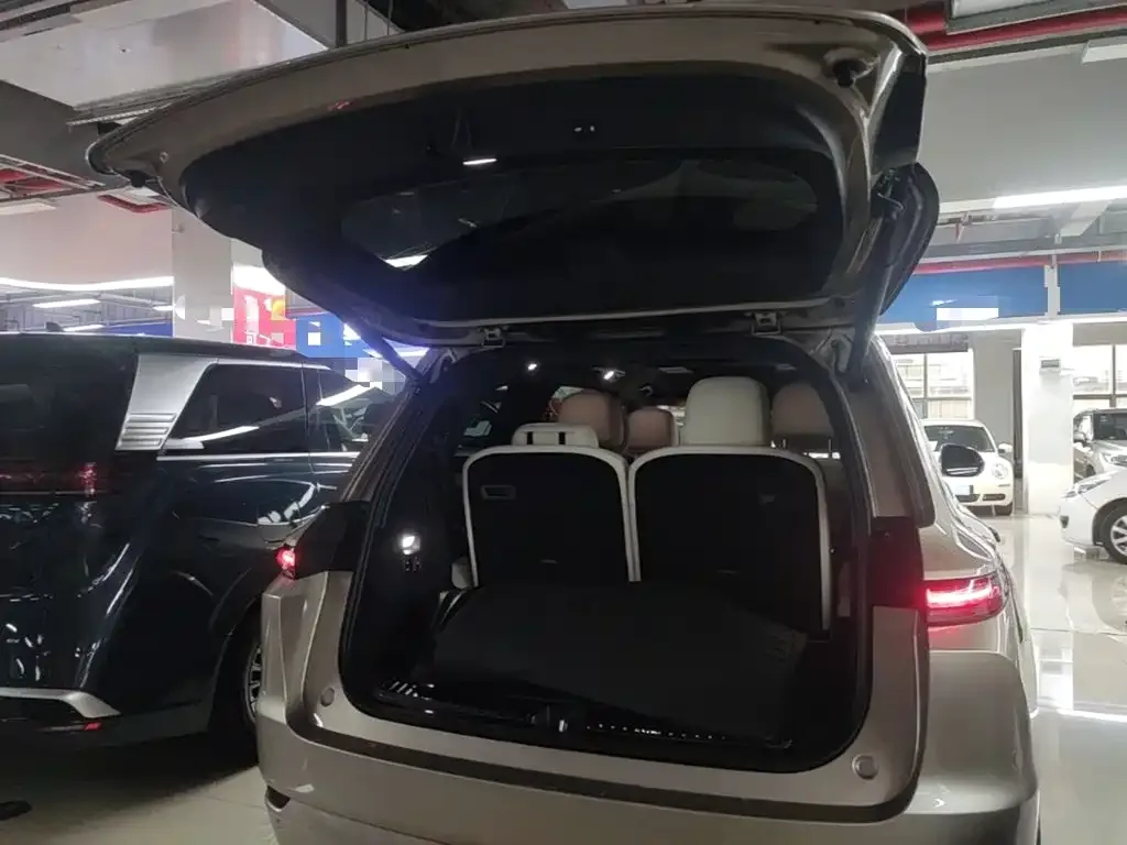 Li Auto Li Xiang L9 2023 Model Pro — Фото автомобиля 18