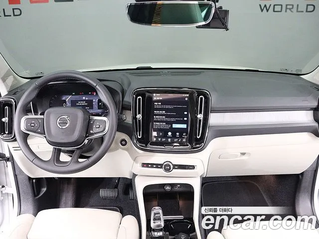 Volvo XC40 — Фото автомобиля 13