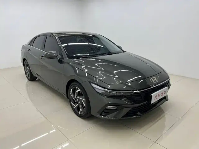 Hyundai Elantra — Фото автомобиля 3