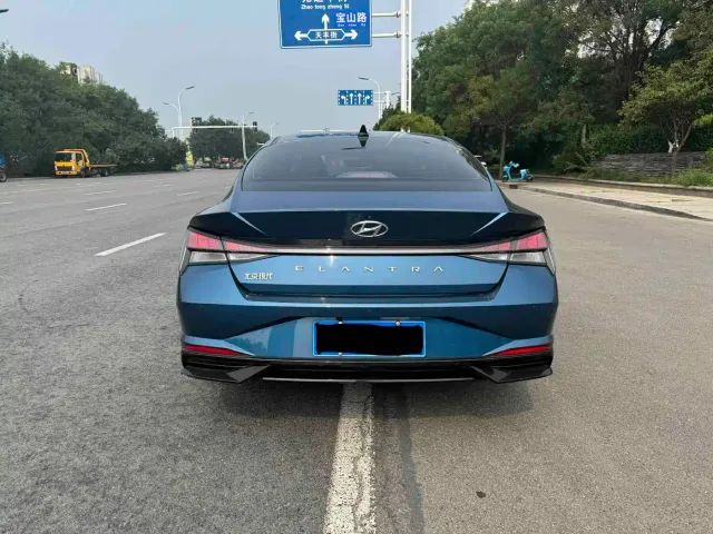 Hyundai Elantra — Фото автомобиля 5