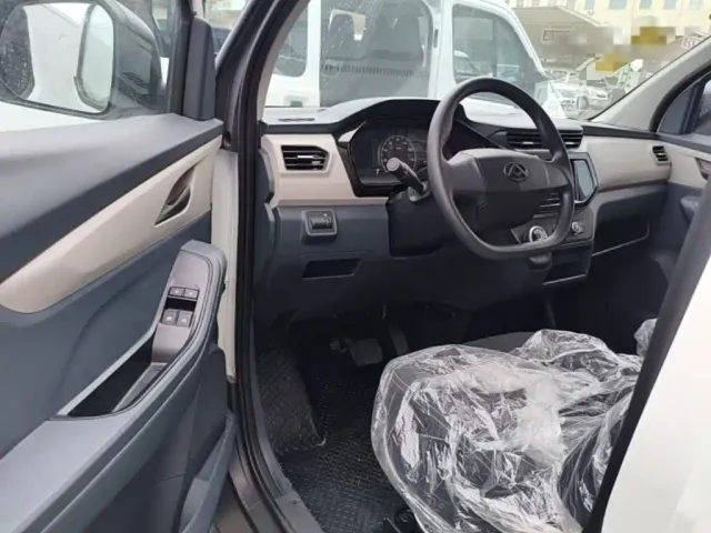 Maxus EV30 — Фото автомобиля 11