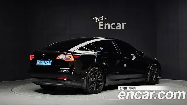 Tesla Model 3 — Фото автомобиля 2