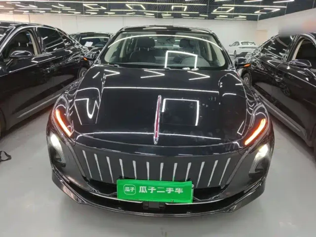 Hongqi E-QM5 — Фото автомобиля 2