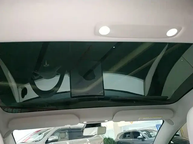 Tesla Model 3 — Фото автомобиля 17