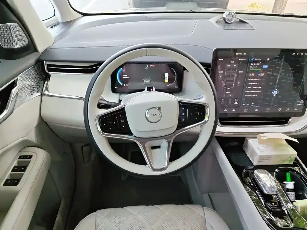 Volvo Volvo EM90 2025 Ultra Six-Seater — Фото автомобиля 6