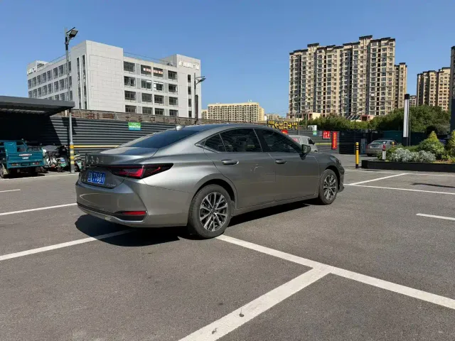 Lexus ES — Фото автомобиля 9