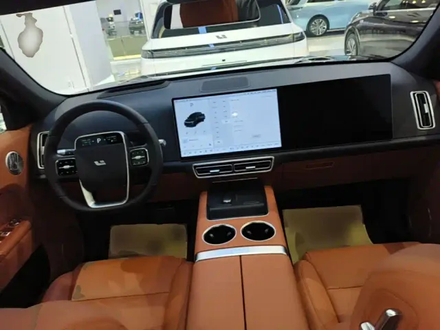 Li Auto L7 — Фото автомобиля 9