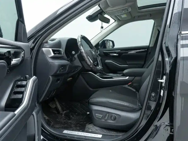 Toyota Highlander — Фото автомобиля 17
