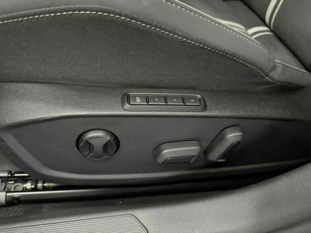 Volkswagen Golf — Фото автомобиля 13