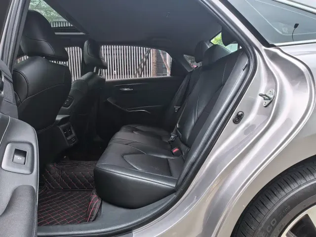 Toyota Avalon — Фото автомобиля 12