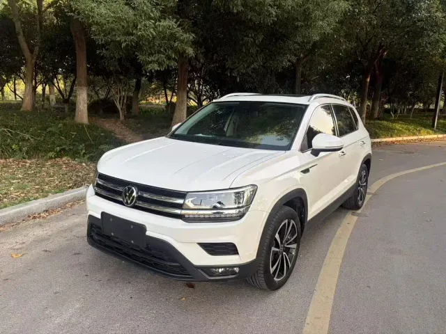 Фотография автомобиля — Volkswagen Tharu